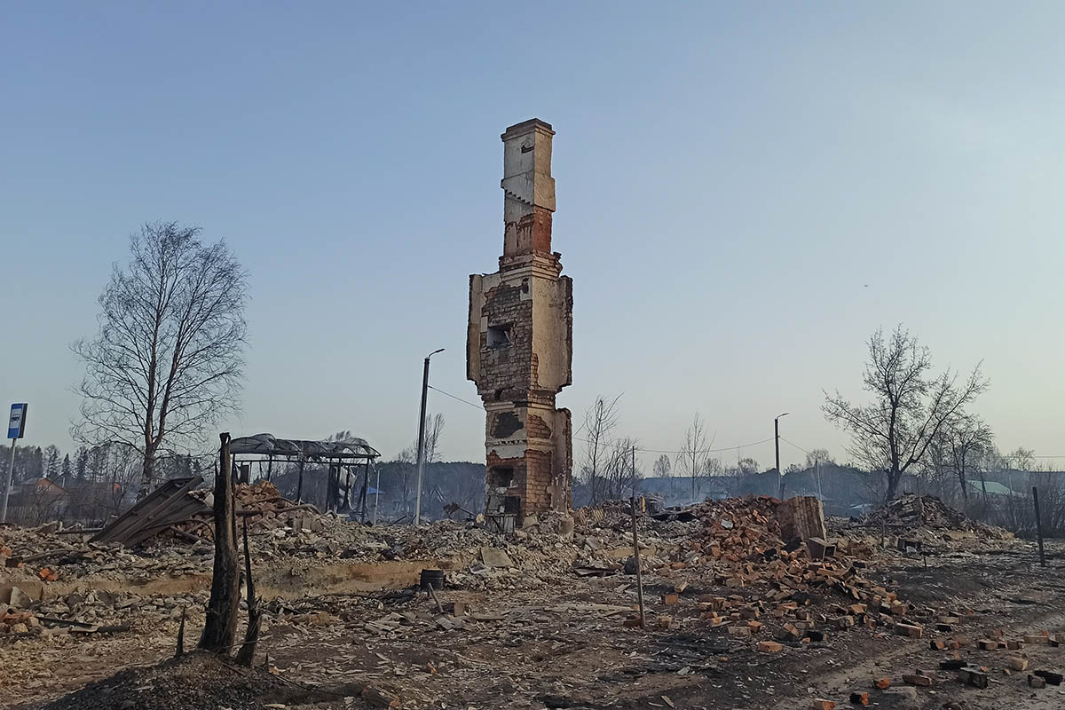 У Росії вщент згоріло ще одне село: перші відео та фото