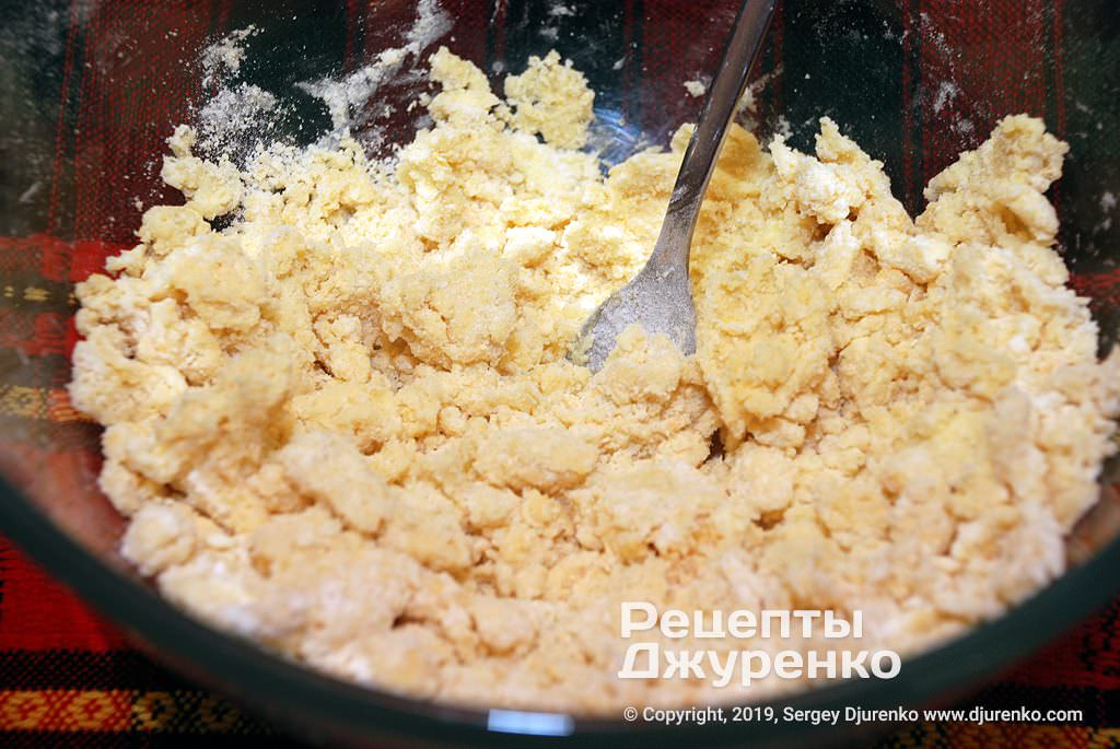 Кулинар раскрыл секрет королевской ватрушки - простого и быстрого пирога с творогом