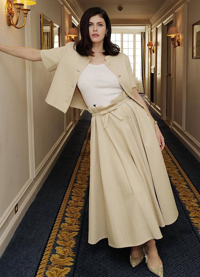 8 очень стильных образов &quot;спасительницы Малибу&quot; Александры Даддарио, поддерживающей Украину