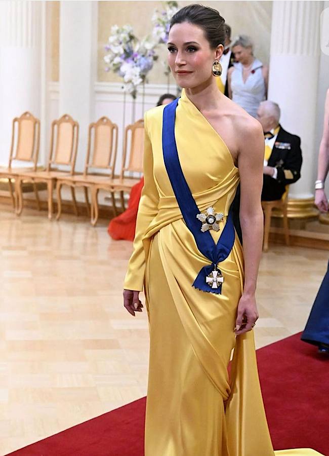 Бывшая премьер-министр Финляндии Санна Марин засветилась в желто-голубом платье (фото)