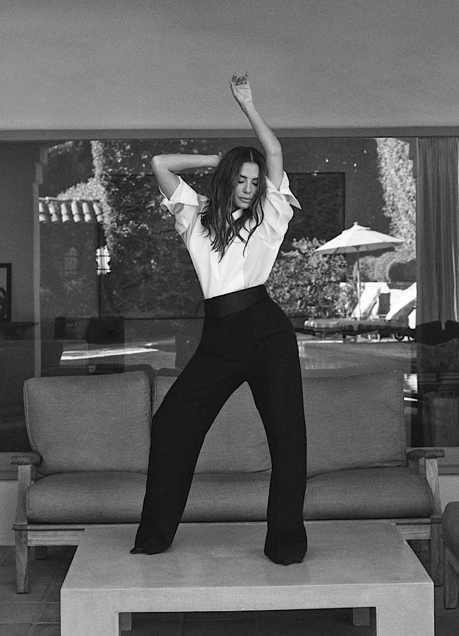 Ева Лонгория показала зажигательные танцы на столе (фото)