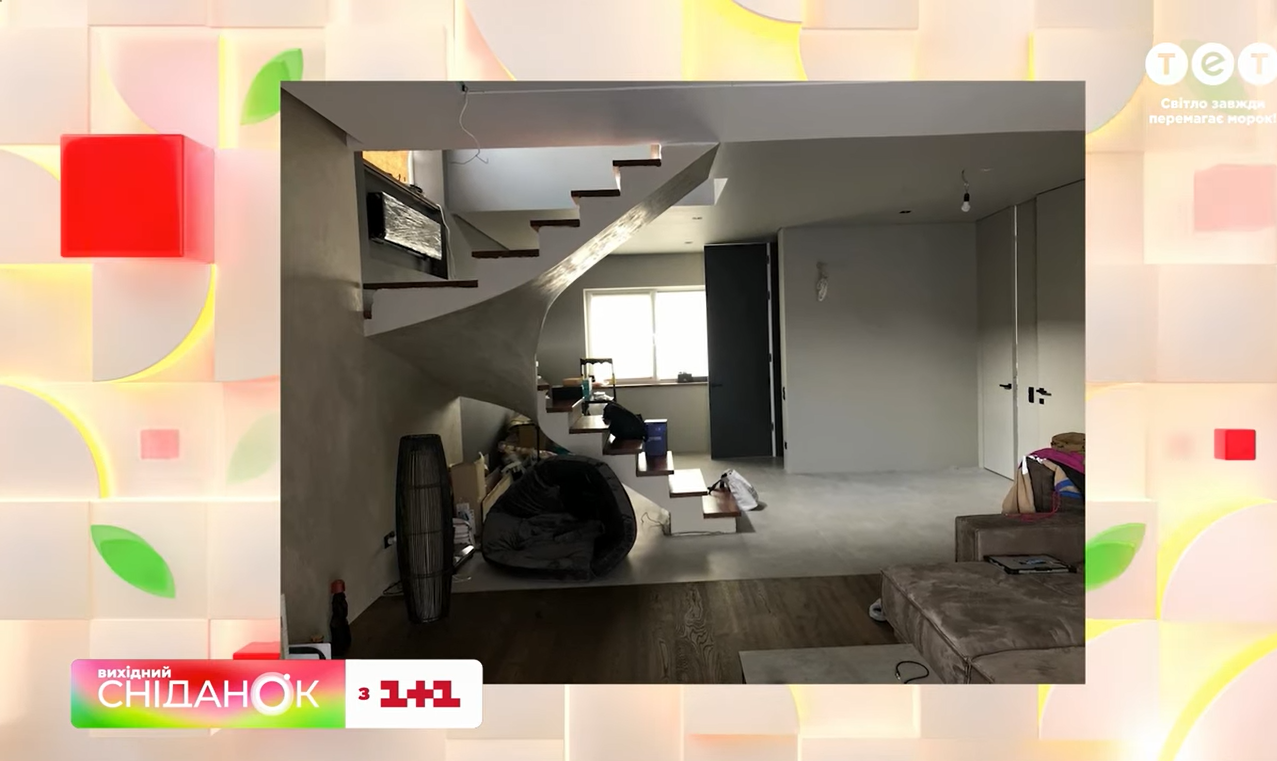 &quot;Мені цього вистачає&quot;: Позитив вперше показав свій двоповерховий будинок, де два роки триває ремонт