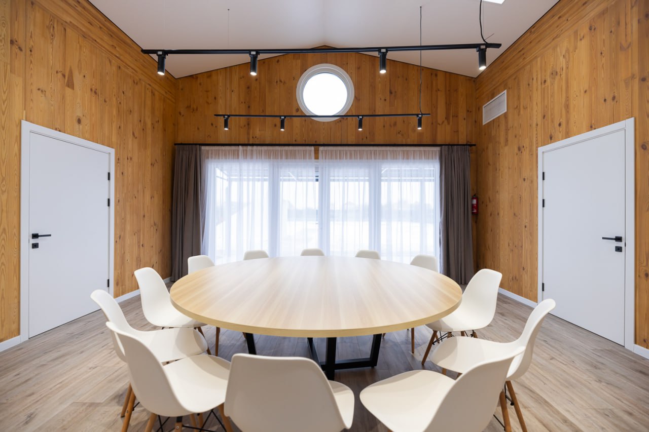 Олена Зеленська заселила багатодітну родину у новий будинок: &quot;Передала ключі&quot;