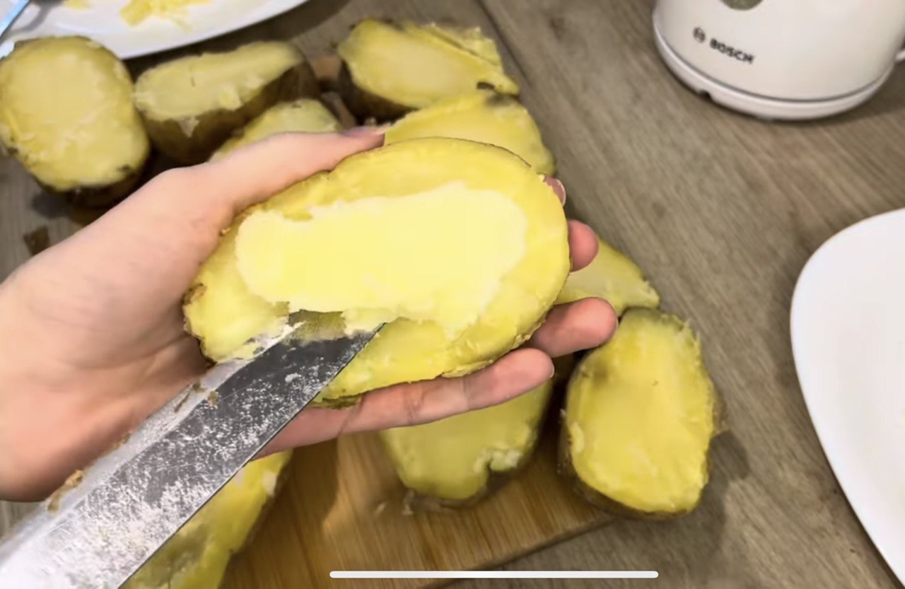 Как приготовить вкусные картофельные &quot;лодочки&quot; с грибами: простой пошаговый рецепт