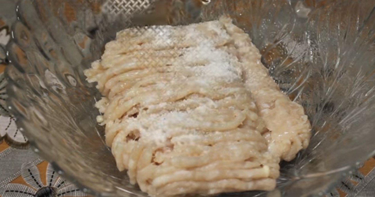 Просто и быстро: рецепт приготовления вкусных пирожков с мясом на сковороде