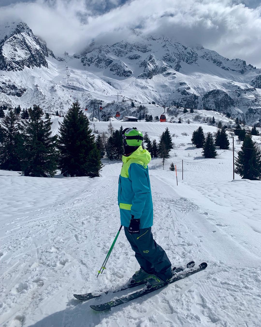 Спортсмен-серфінгіст: як виглядає рідний брат Каті Осадчої (фото)