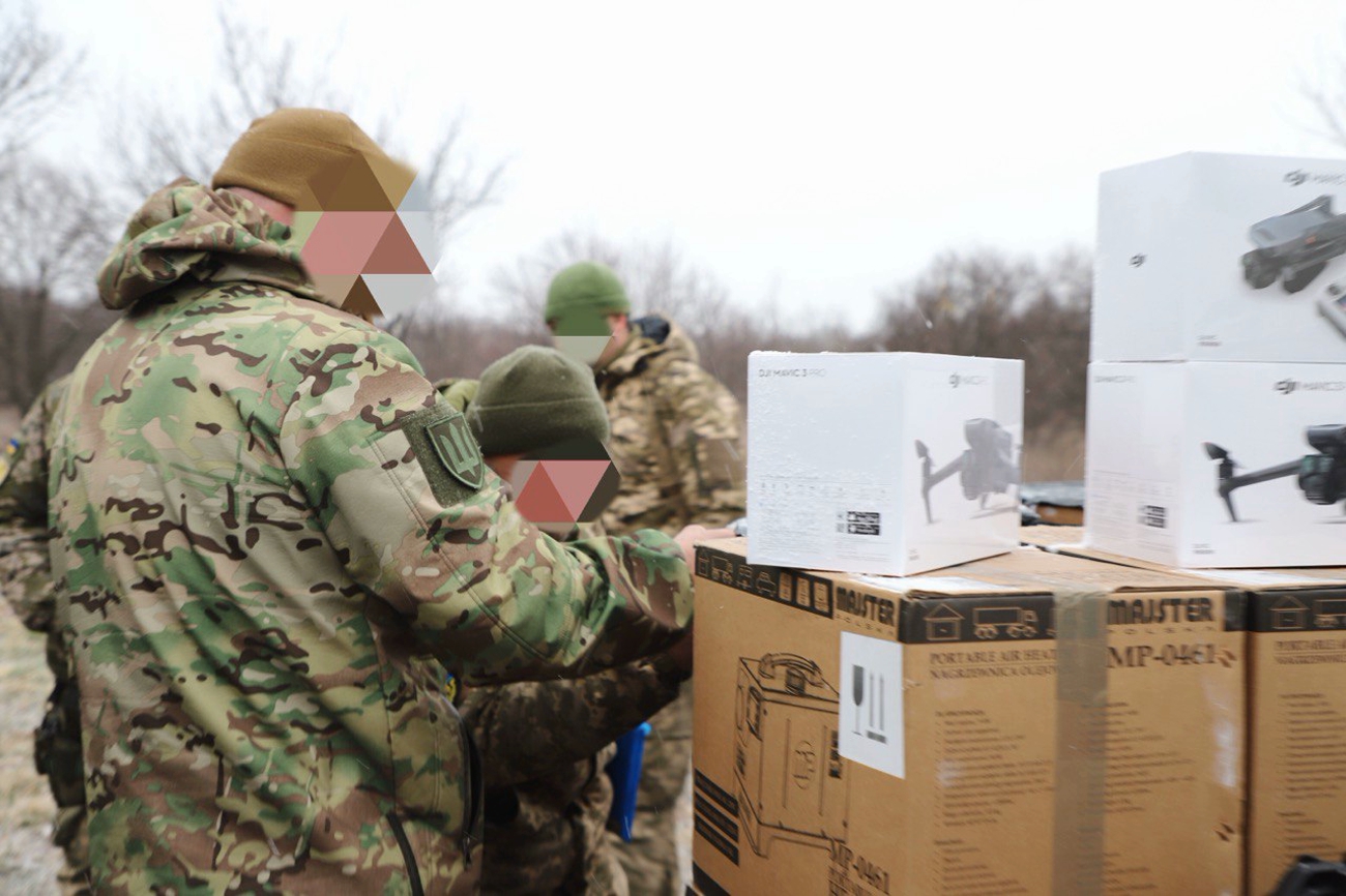 Благодійний фонд Мкртчана передає захисникам БПЛА, обігрівачі та генератори
