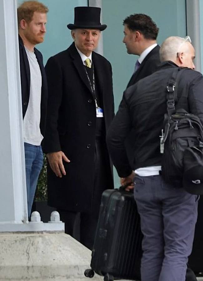 Виділив батькові 24 години: принц Гаррі вже повернувся додому після візиту до короля Чарльза III