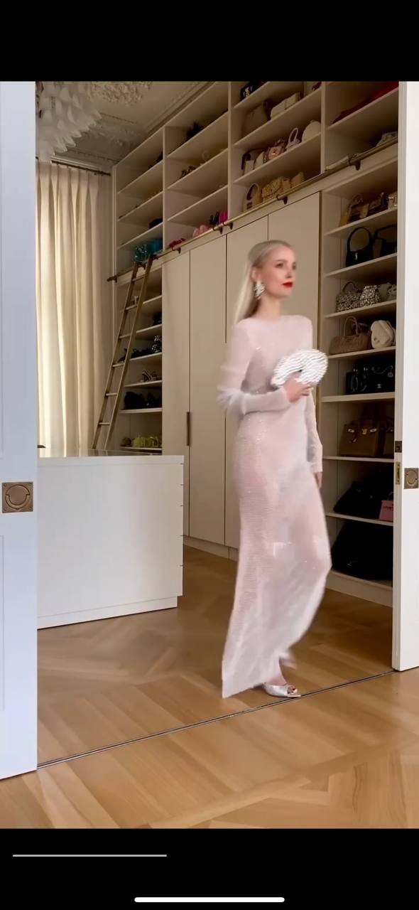 Фэшн-инфлюэнсерша Леони Ганне показала интересные образы ко Дню всех влюбленных (фото, видео)