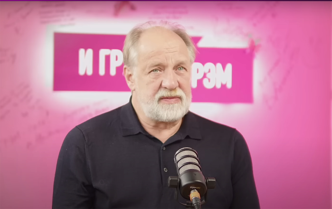 &quot;Испытываю невероятный стыд&quot;: звезда сериала &quot;Сваты&quot; осудил войну и сбежал из России