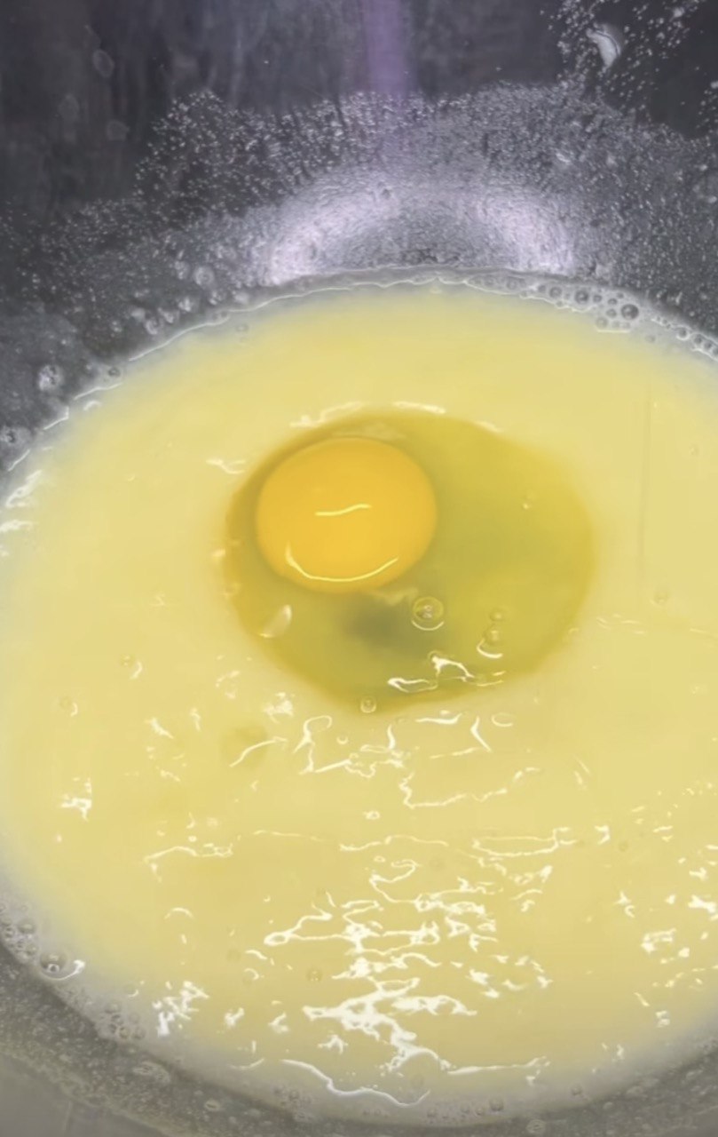 Будуть м'якими кілька днів: як приготувати картопляні булочки з соковитою начинкою