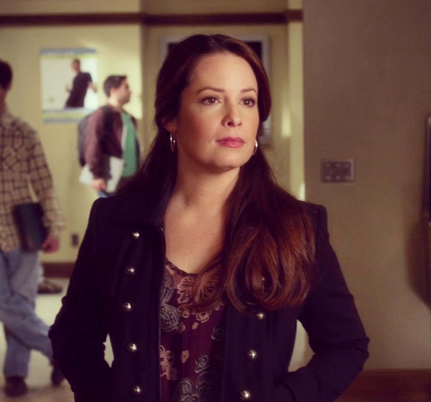 Звезду просто не узнать. Как сегодня выглядит Пайпер из сериала &quot;Все женщины - ведьмы&quot;