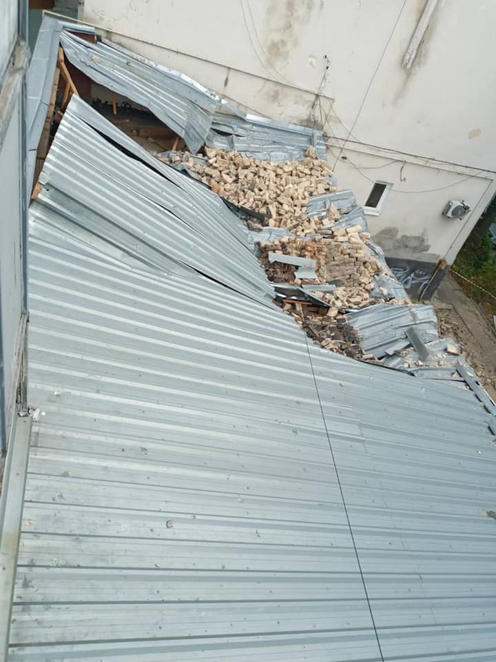 Львов накрыло мощным ураганом: стихия сорвала крыши, снесла деревья и обвалила фасады зданий