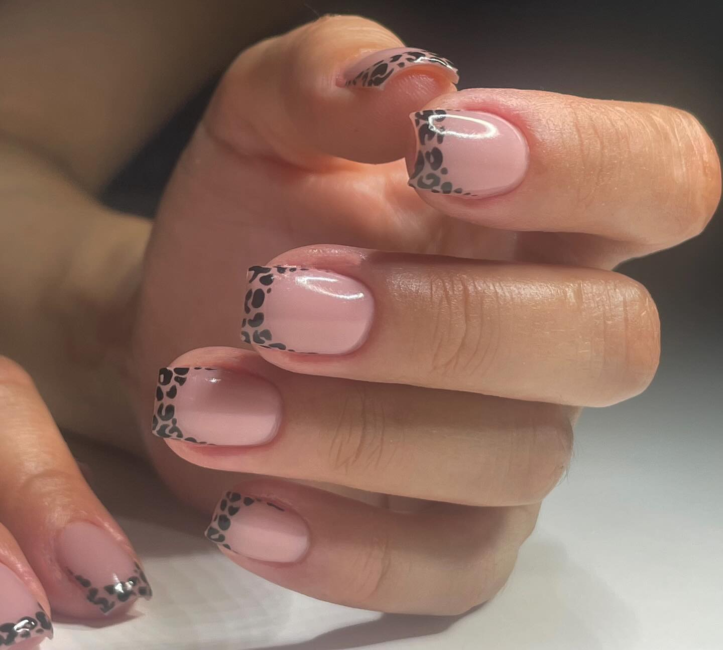 Какой маникюр сейчас в тренде: топ-7 цветов и дизайнов, которые станут абсолютными хитами осени