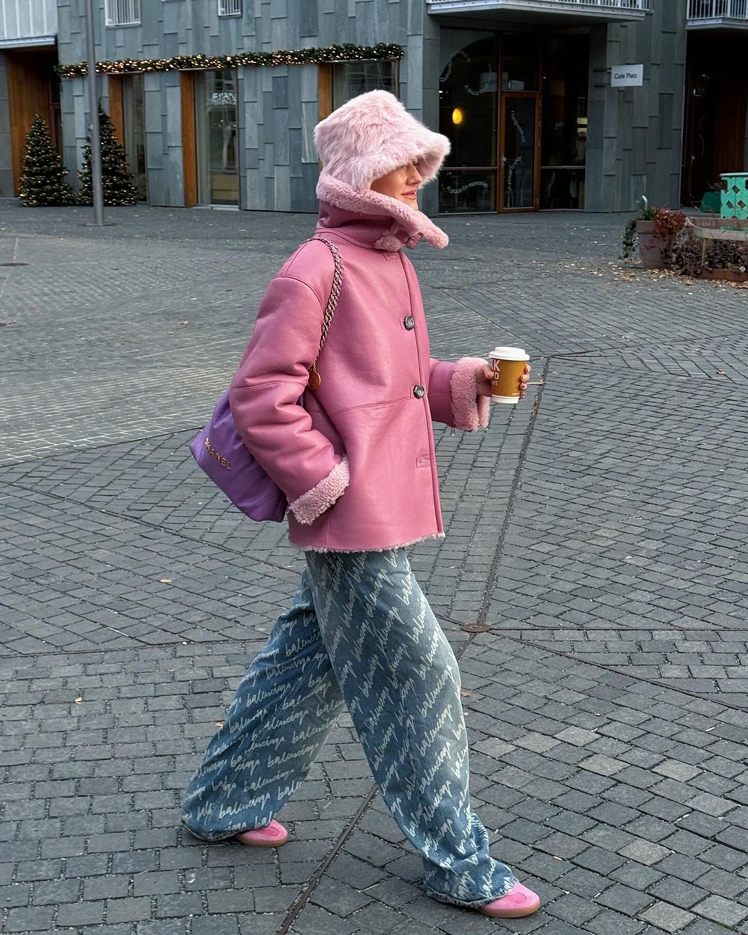 Как модно одеваться зимой: топ-5 трендовых вещей, которые следует добавить в свой гардероб в 2025 году