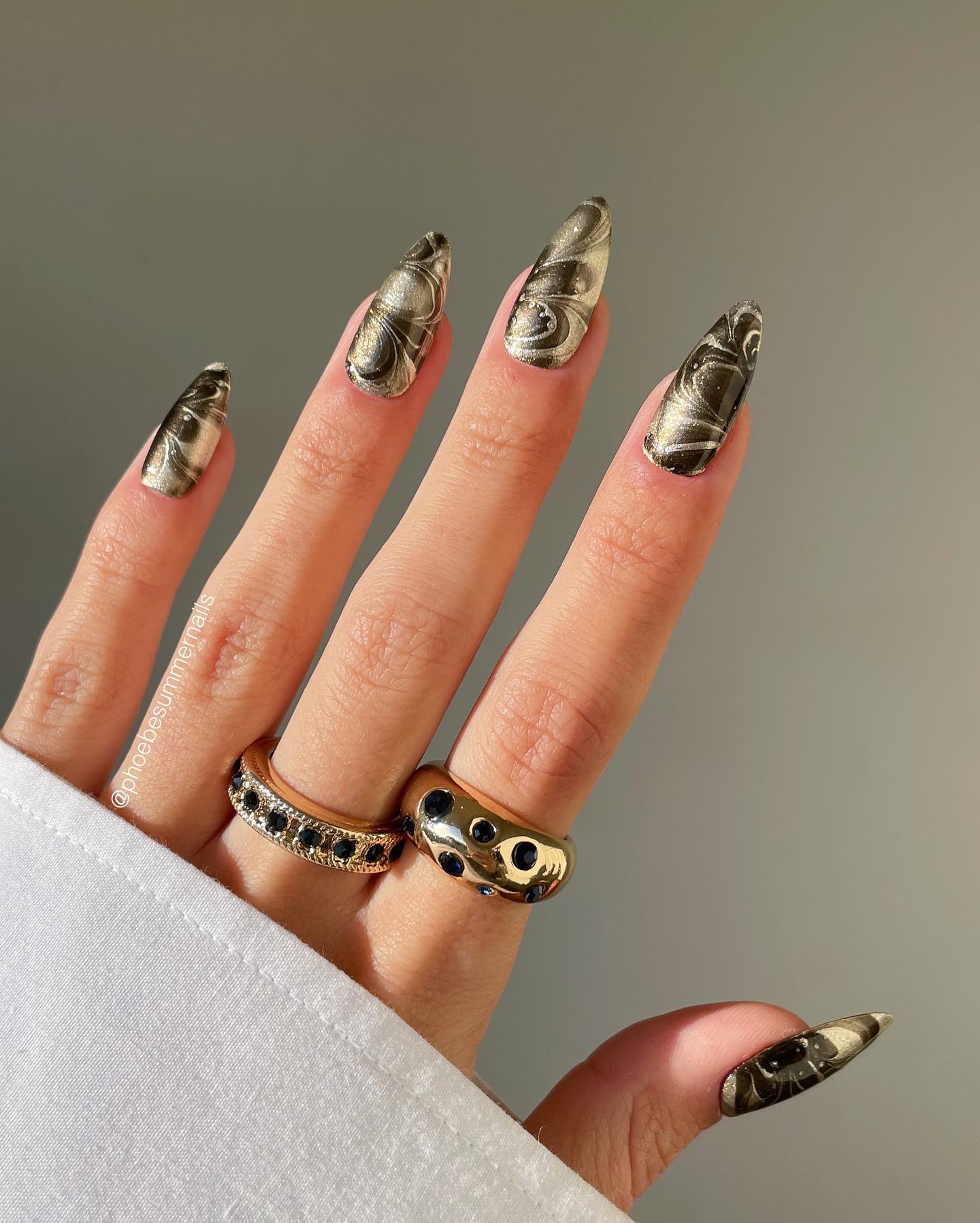 Сверкающие ногти и сложные узоры: главные тренды маникюра на зиму 2025 года