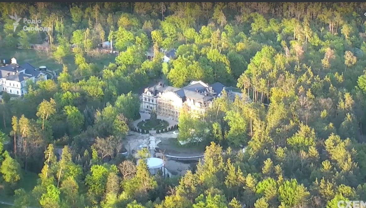 Як виглядає палац кума Путіна - Медведчука: шубосховище, церква на горищі і секретна кімната