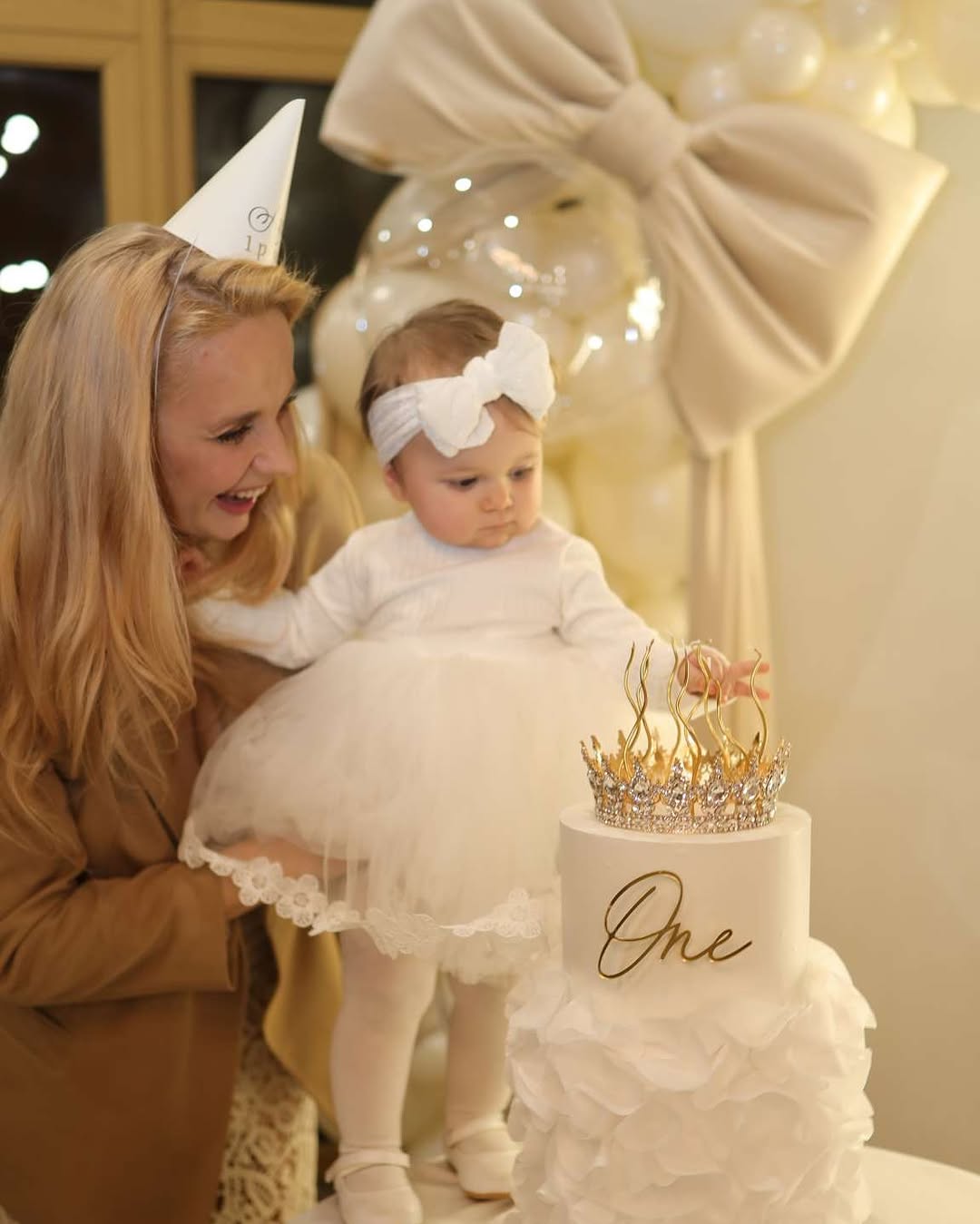Огромный торт и корона: Лилия Ребрик устроила пышный праздник для самой маленькой дочери