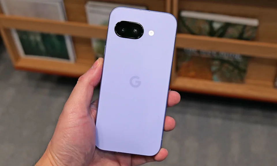 Новий хіт? Цей смартфон середнього класу може &quot;знищити&quot; iPhone 16e вже у 2025 році