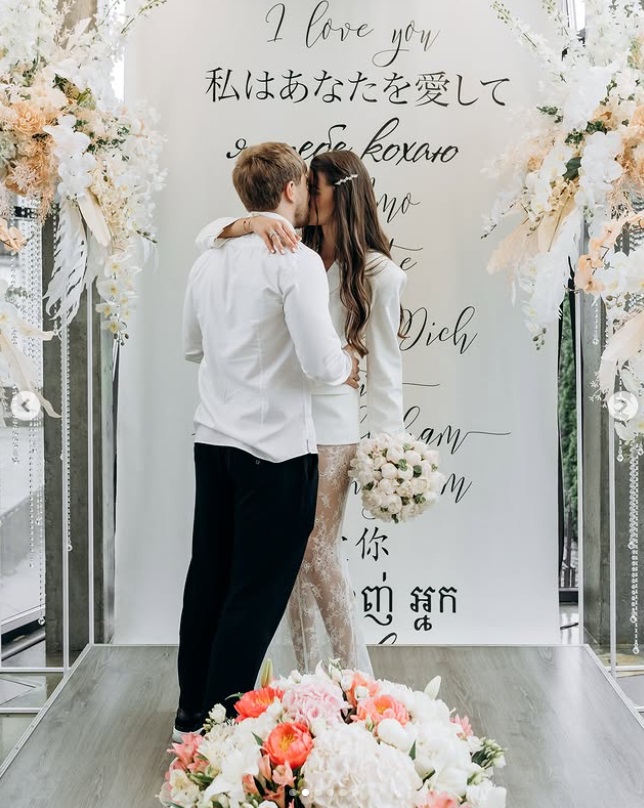 Звезда "Холостяка" показала новые фото свадьбы и заинтриговала сеть: "Это что Терен?"