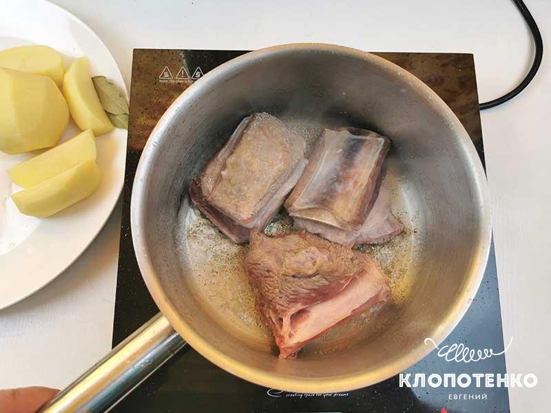 Клопотенко поделился рецептом идеального рассольника, добавив туда &quot;нестандартные&quot; огурцы