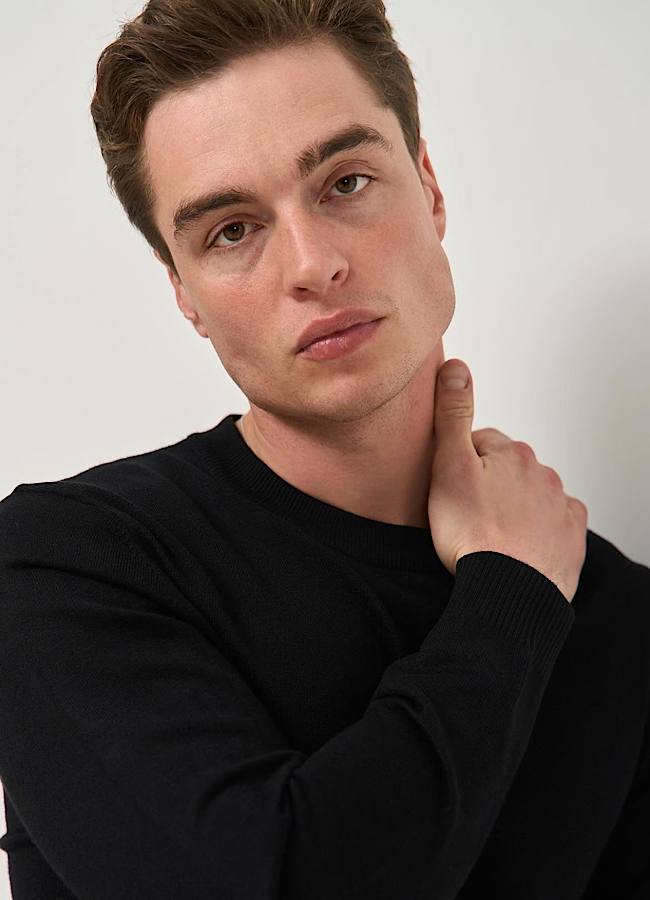 Військовий ЗСУ Назар Грабар змінив комуфляж на цивільний одяг і став обличчям українського бренду