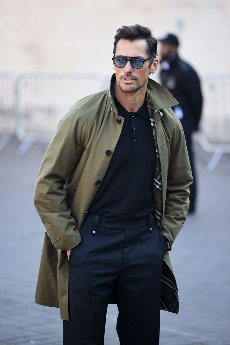 Плащ чи куртка: що краще вибрати чоловікам для дощової погоди восени 2025