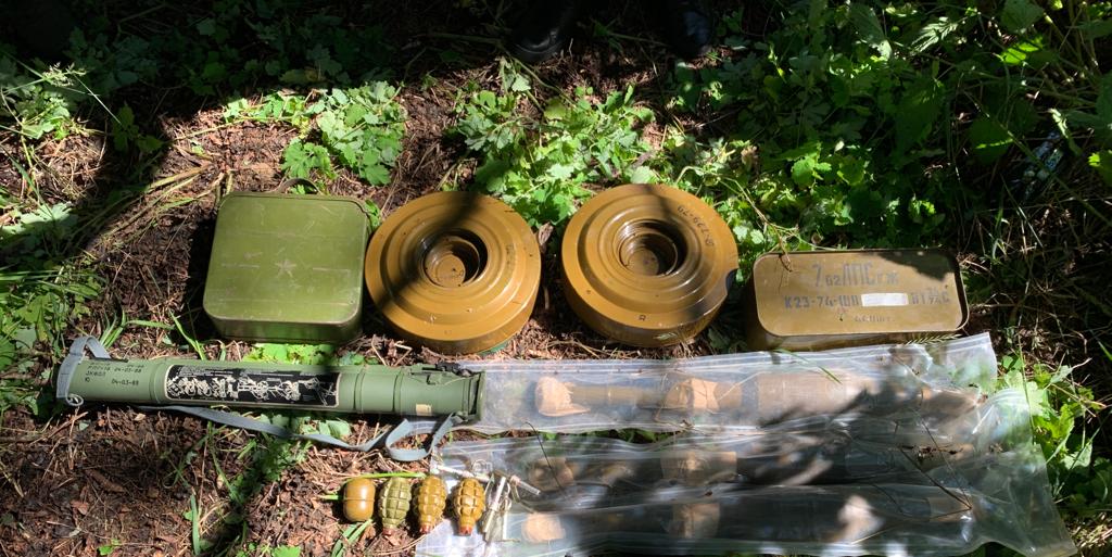 У Чернігівській області виявили схрон з російською зброєю