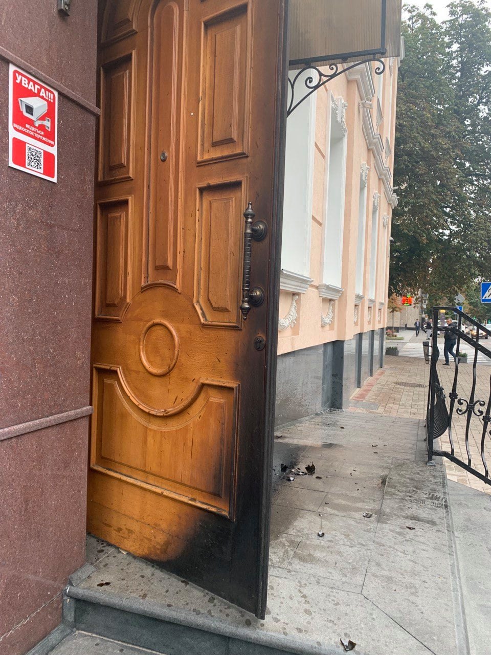 В Киеве подожгли Офис уполномоченного по правам человека (видео)