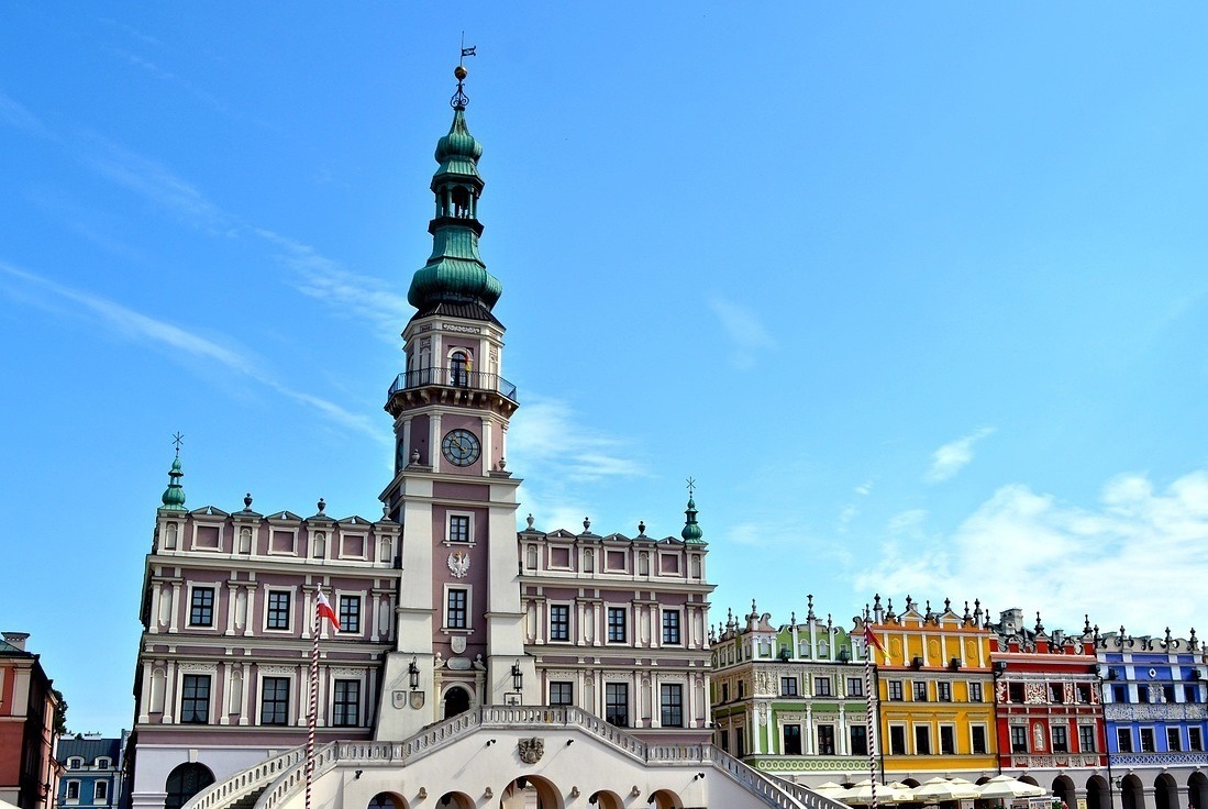 Помощь, жилье, работа. Плюсы и минусы переезда беженцев за границу: рейтинг