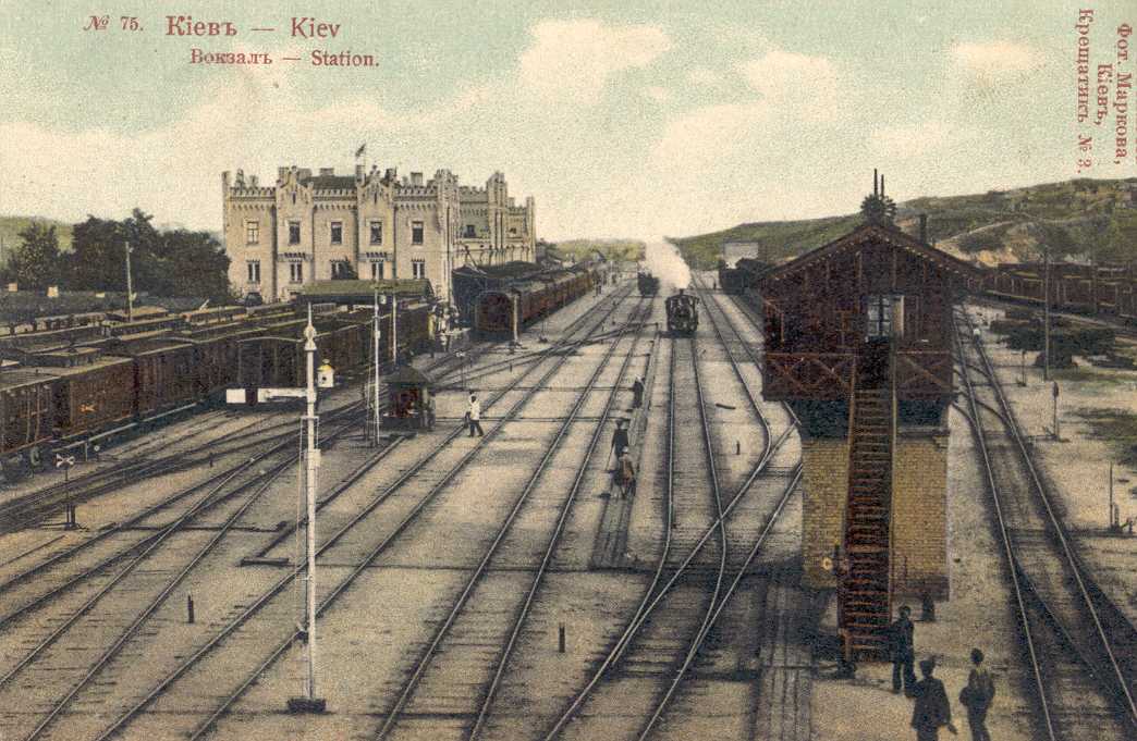 У Києві зносять будівлі Залізничної колонії. Дивіться, як вона виглядала понад 100 років тому