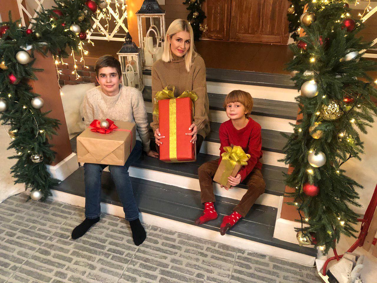 Звезды рассекретили, как встретят Новый год: в пижаме, на работе и в теплых краях!