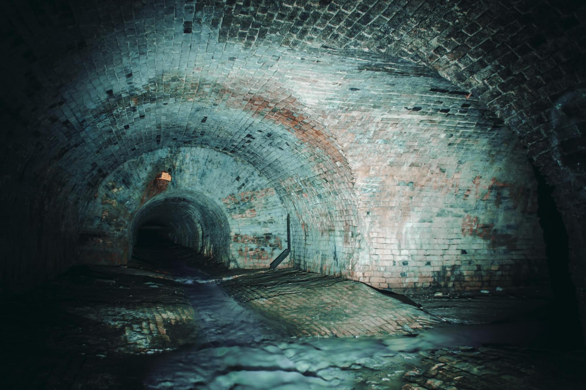 Як виглядає одна з найдавніших річок Києва - Глибочиця, яка закута в колектор: неймовірні фото