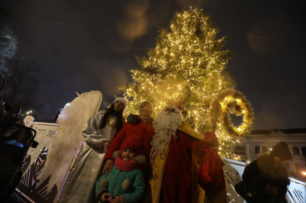Во Львове на церемонии открытия главной новогодней елки произошел конфуз (фото и видео)
