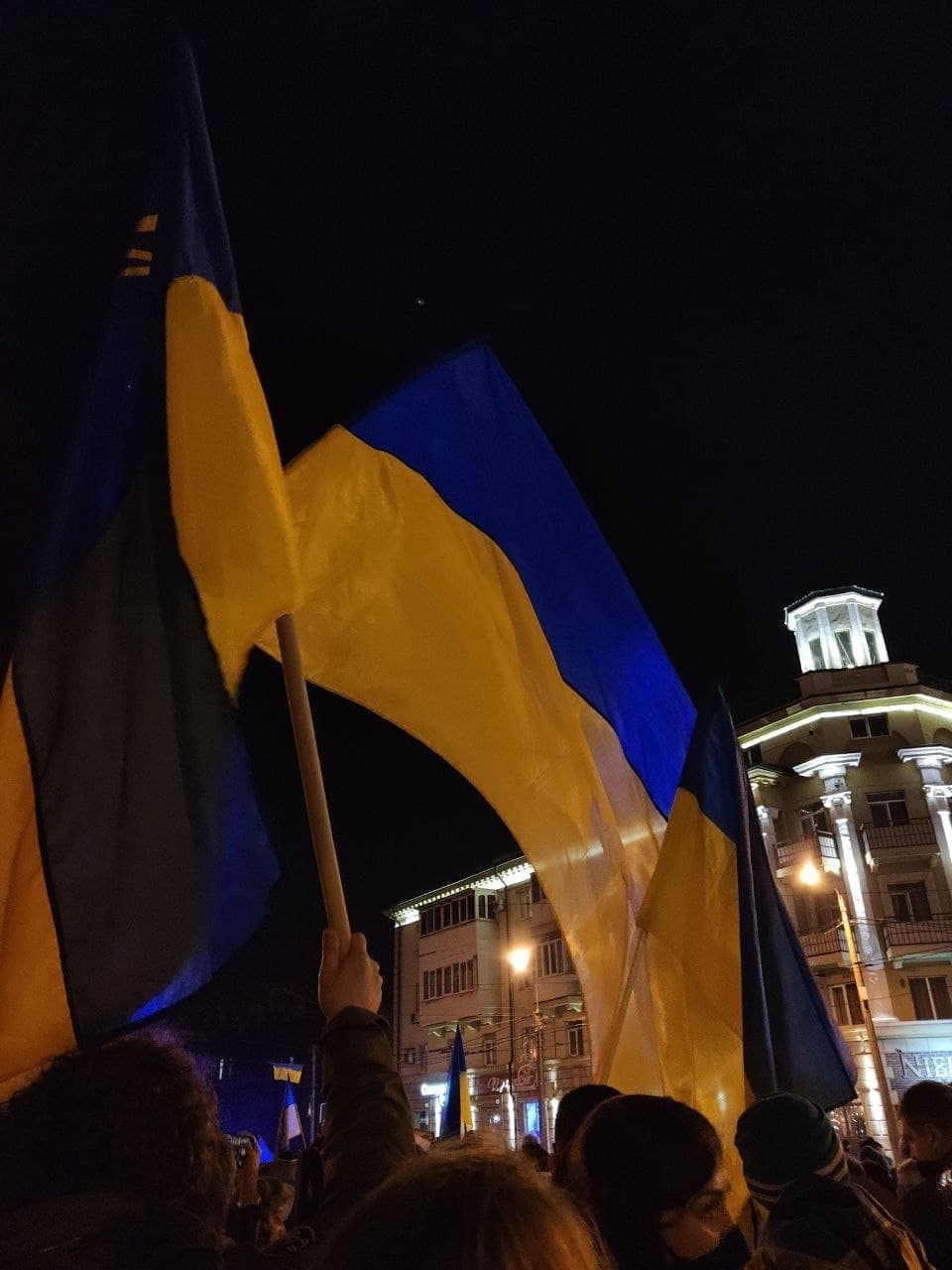 Маріуполь - це Україна! Місцеві вийшли до центру міста та співають гімн (відео)