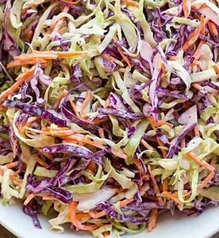 Які салати з капусти необхідно їсти взимку: містять багато вітамінів та корисних речовин