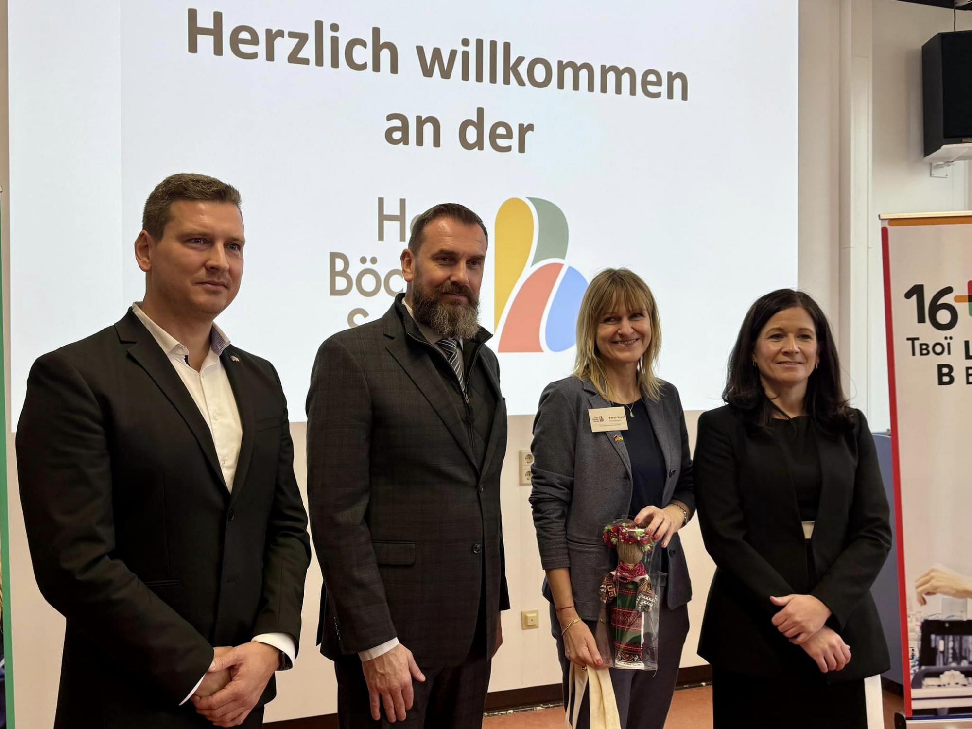 Оксен Лісовий розповів, як українські діти навчаються в Німеччині