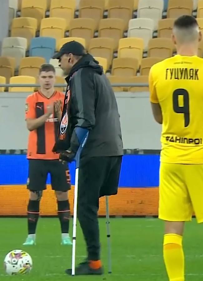 Одноногий герой України В’ячеслав Александров зробив перший удар у матчі "Шахтар" - "Дніпро 1"