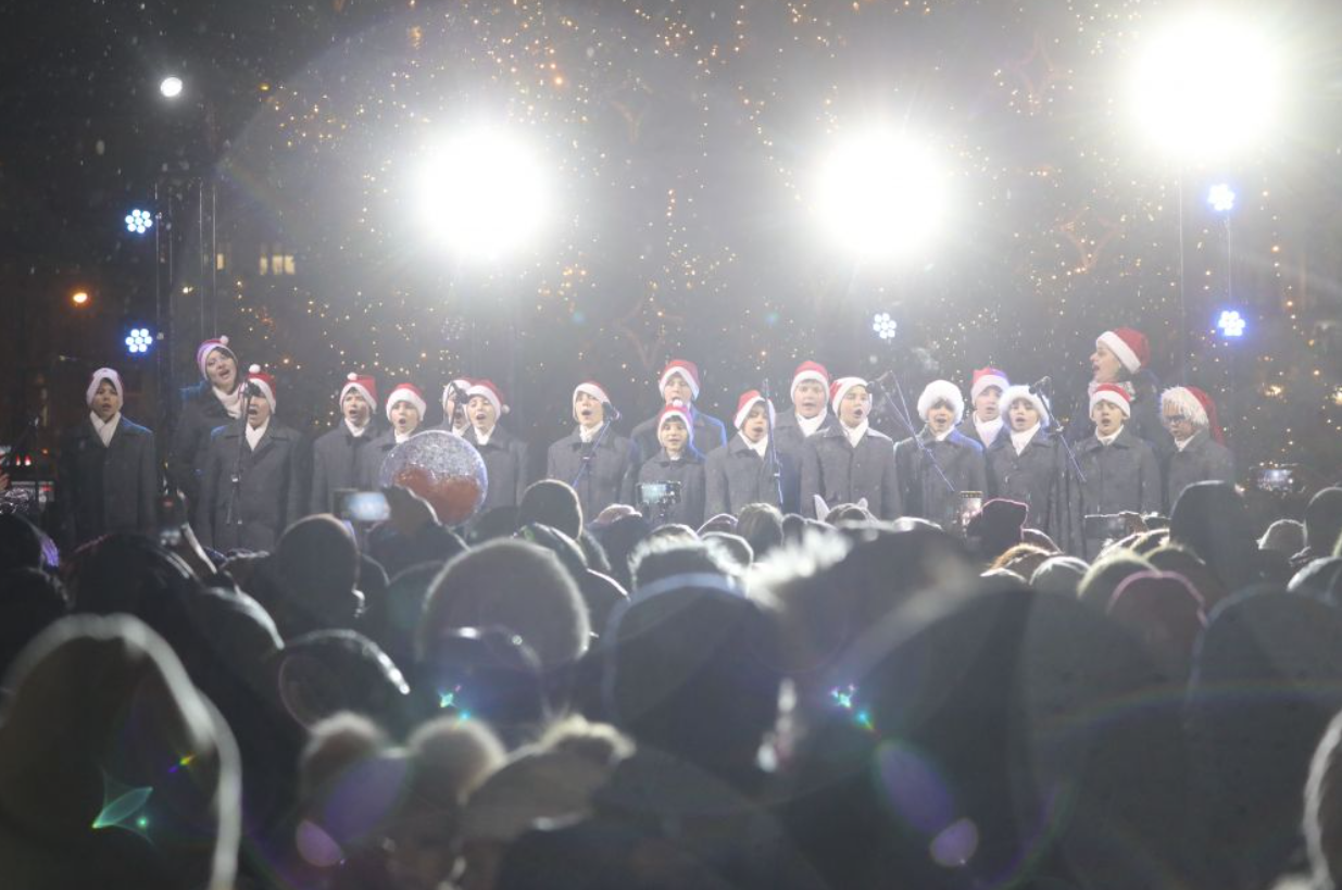 Во Львове на церемонии открытия главной новогодней елки произошел конфуз (фото и видео)