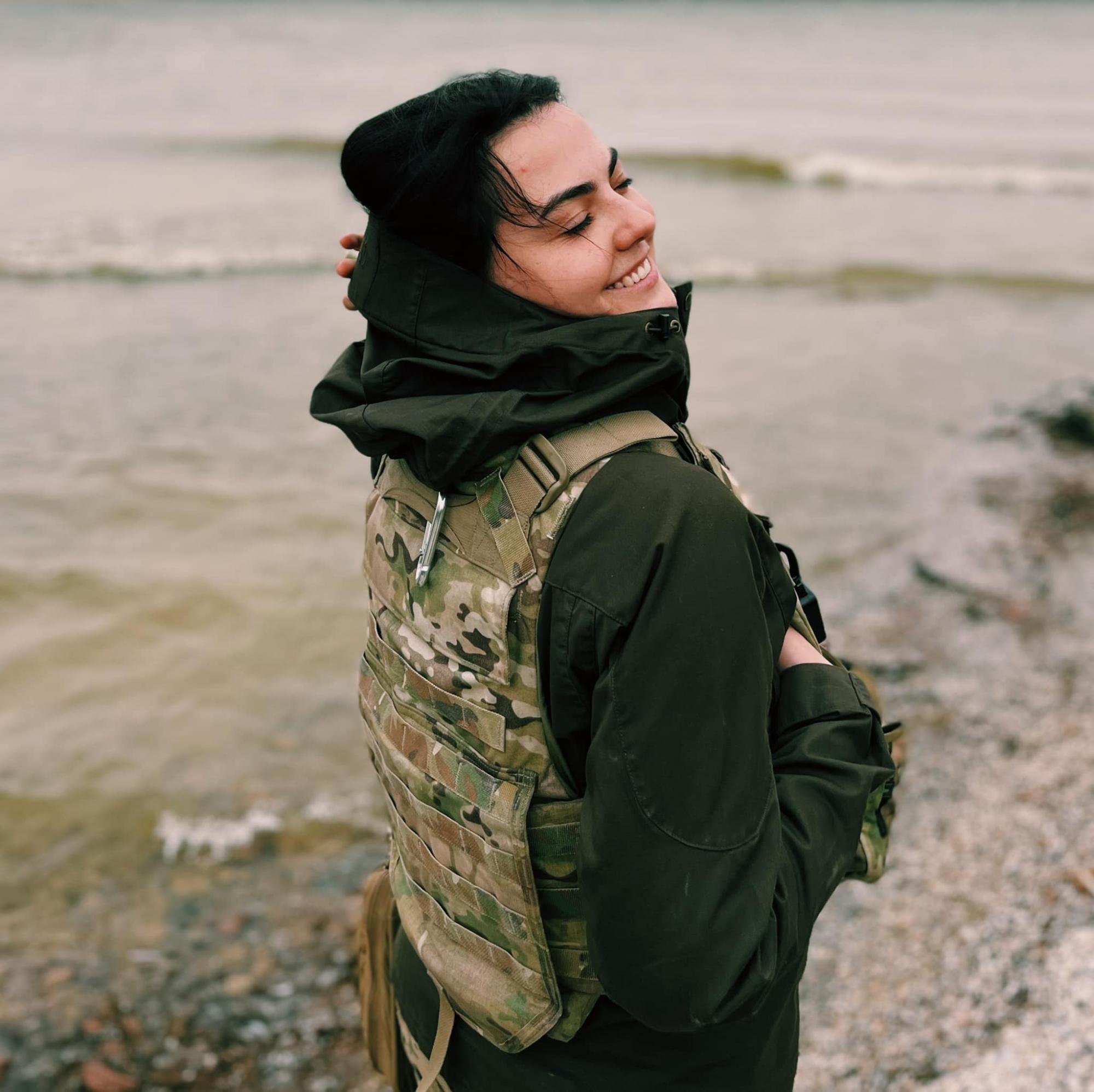 Подивіться на ці фото сильних українок, які допомагають, захищають і оберігають нашу країну