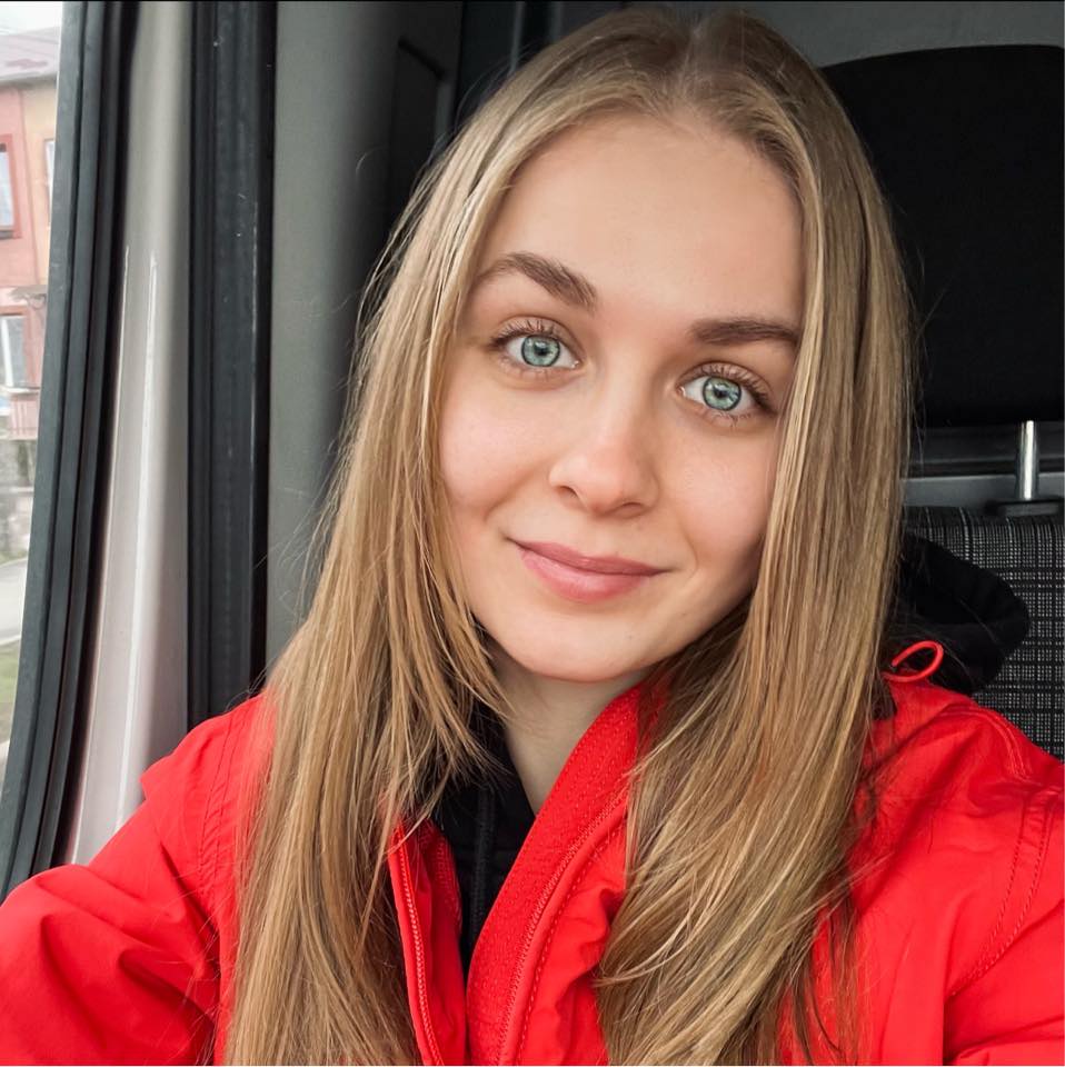 Подивіться на ці фото сильних українок, які допомагають, захищають і оберігають нашу країну