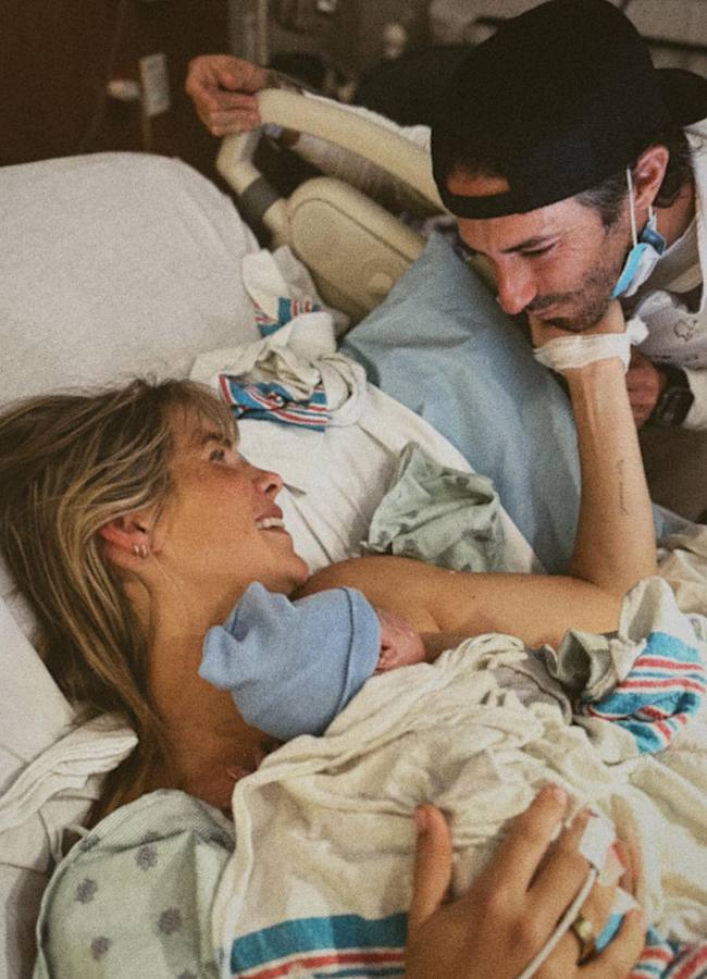 Звезда культового сериала "Дневники вампира" показала, как выглядит ее новорожденный малыш