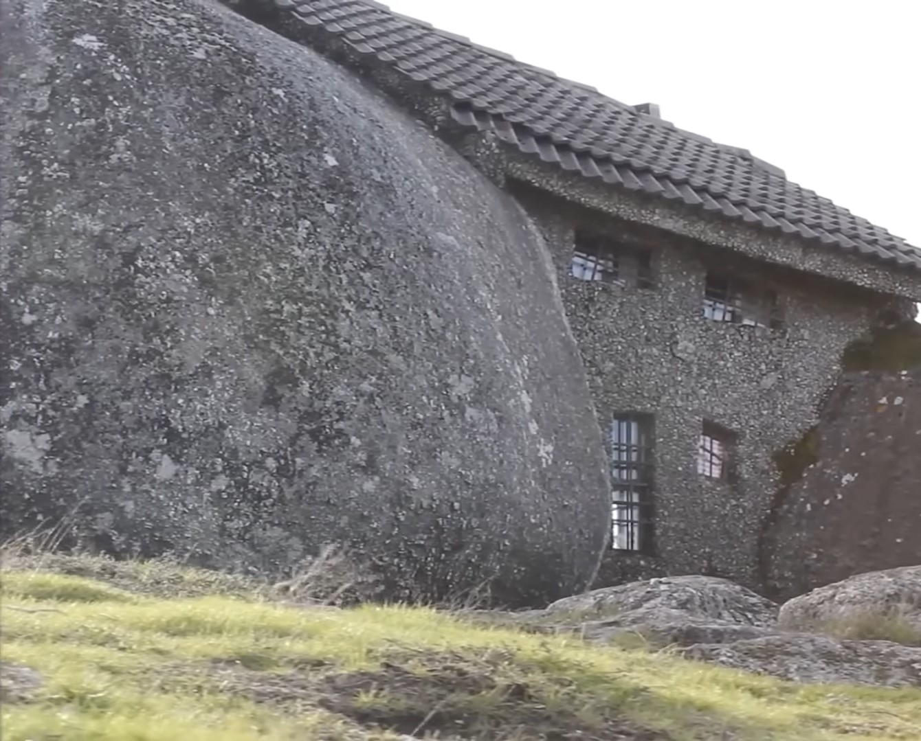 Самые странные дома в мире: вы будете поражены зданиями, в которых живут люди