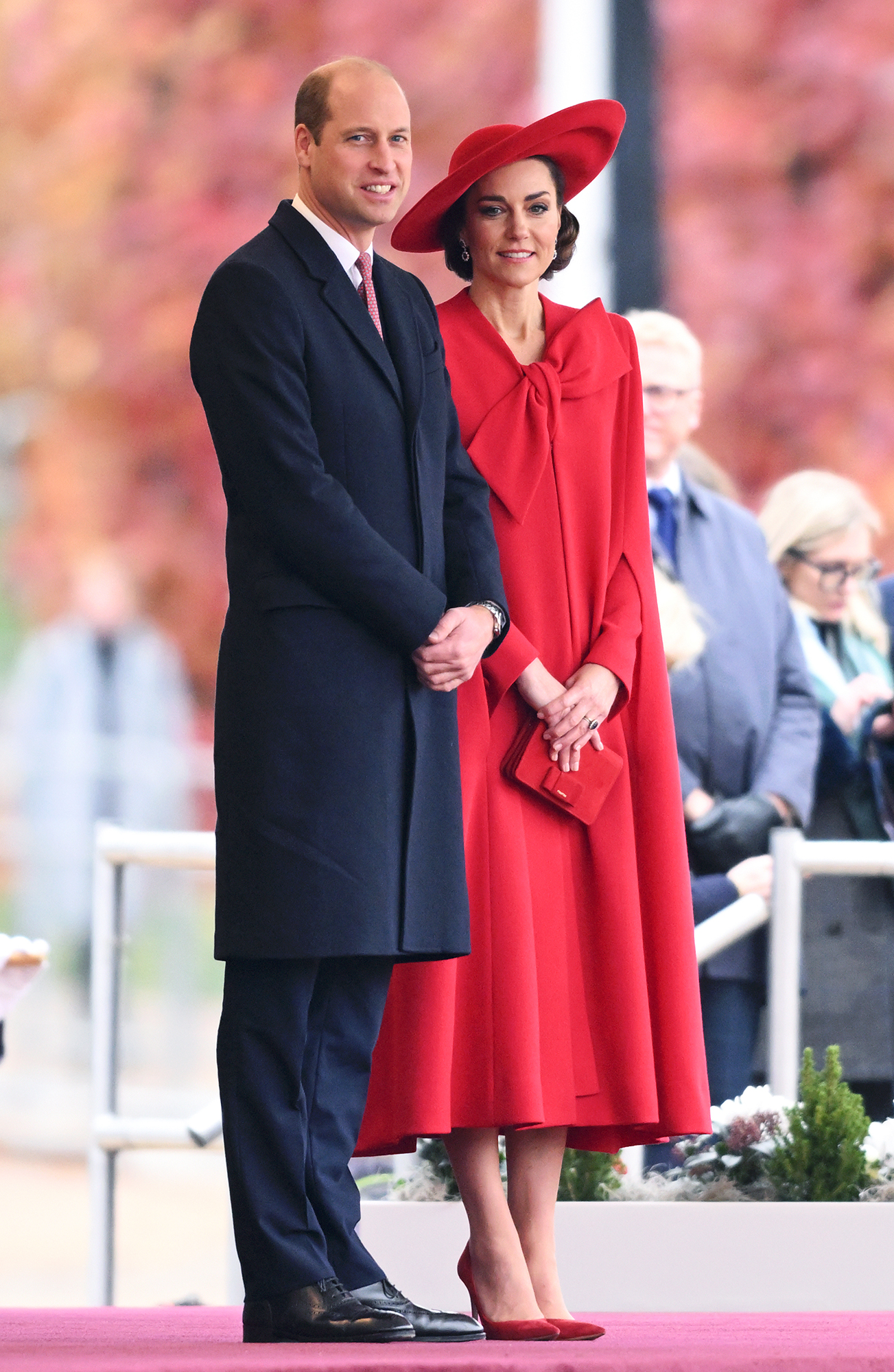 Кейт Міддлтон у яскравому образі зачарувала короля Чарльза III вдалим реверансом (відео)