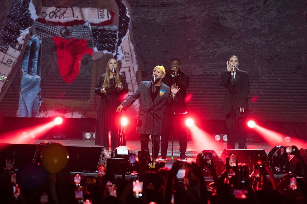 Тина Кароль и MONATIK выступили в Казахстане. Без скандала не обошлось (фото)