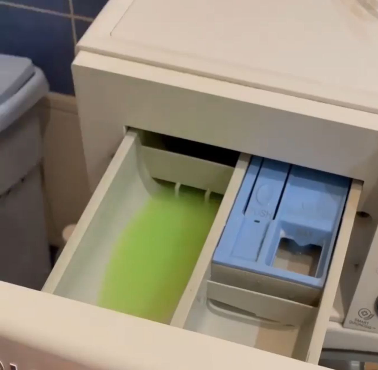 Як прати кросівки в пральній машині, щоб вони не псувалися: інструкція