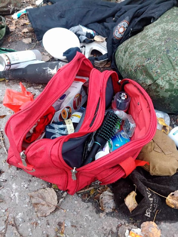 Оккупанты побросали награбленные Житомирские носки, убегая из Лимана (фото)