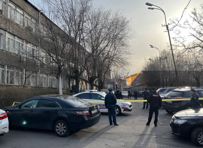 Armed men burst into police station in Yerevan, shooting started
