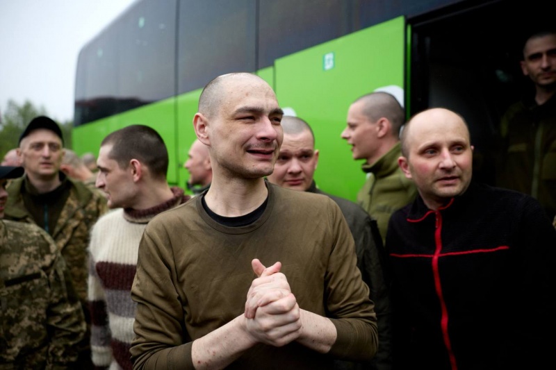 Ukraine returns 205 defenders home in first 1,000 for 1,000 prisoner swap