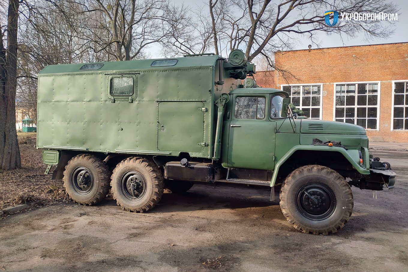 Штабная машина и автомобильные мастерские: какая техника появилась в ВСУ на особый период